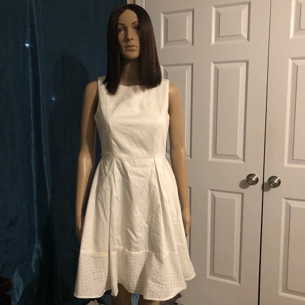 Whit pleated dress
